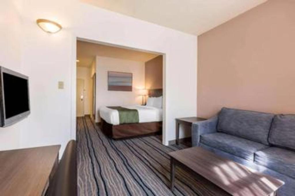 Ramada Suites By Wyndham San Diego Exteriér fotografie