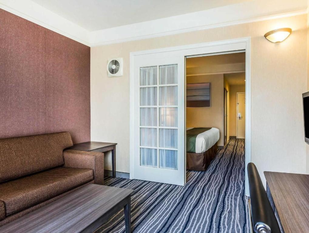 Ramada Suites By Wyndham San Diego Exteriér fotografie