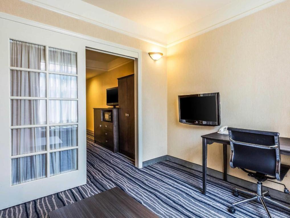 Ramada Suites By Wyndham San Diego Exteriér fotografie